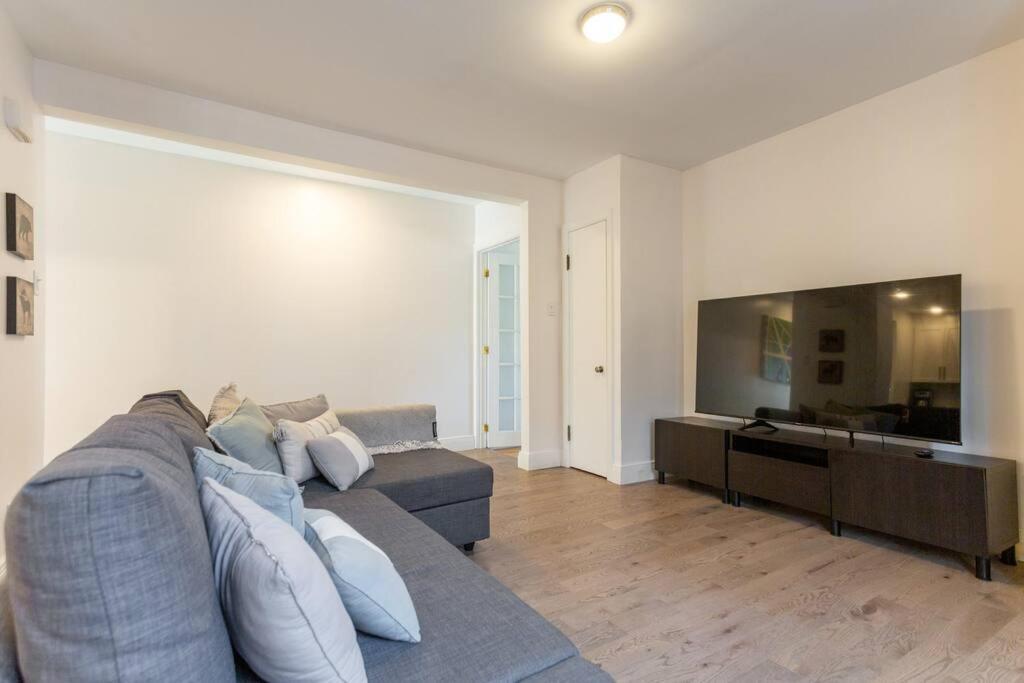 Free Parking, Beautiful 4 1/2- 2 Bedroom Apartment 蒙特利尔 外观 照片