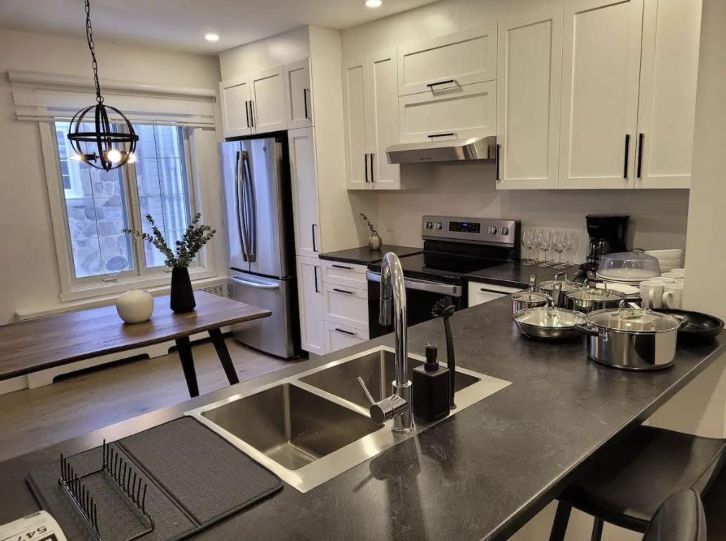 Free Parking, Beautiful 4 1/2- 2 Bedroom Apartment 蒙特利尔 外观 照片