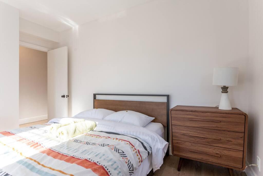 Free Parking, Beautiful 4 1/2- 2 Bedroom Apartment 蒙特利尔 外观 照片