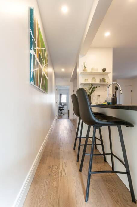 Free Parking, Beautiful 4 1/2- 2 Bedroom Apartment 蒙特利尔 外观 照片