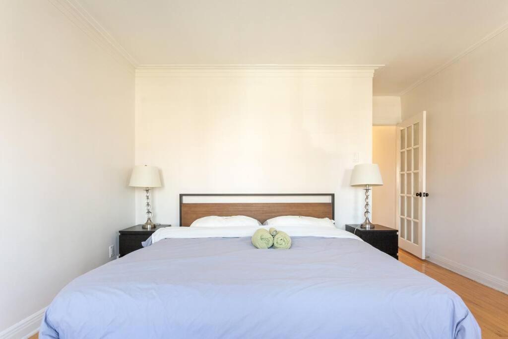 Free Parking, Beautiful 4 1/2- 2 Bedroom Apartment 蒙特利尔 外观 照片