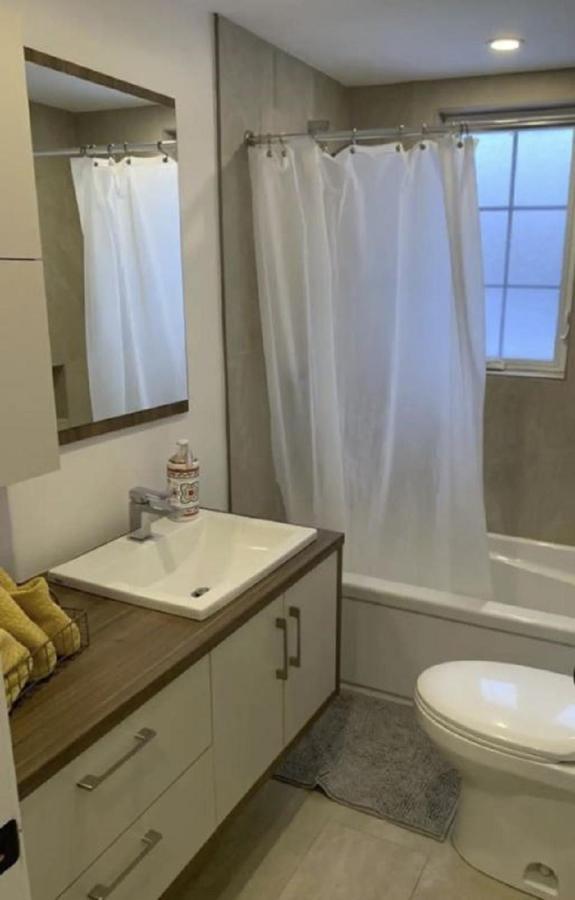 Free Parking, Beautiful 4 1/2- 2 Bedroom Apartment 蒙特利尔 外观 照片