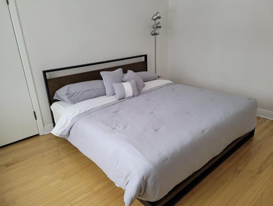 Free Parking, Beautiful 4 1/2- 2 Bedroom Apartment 蒙特利尔 外观 照片